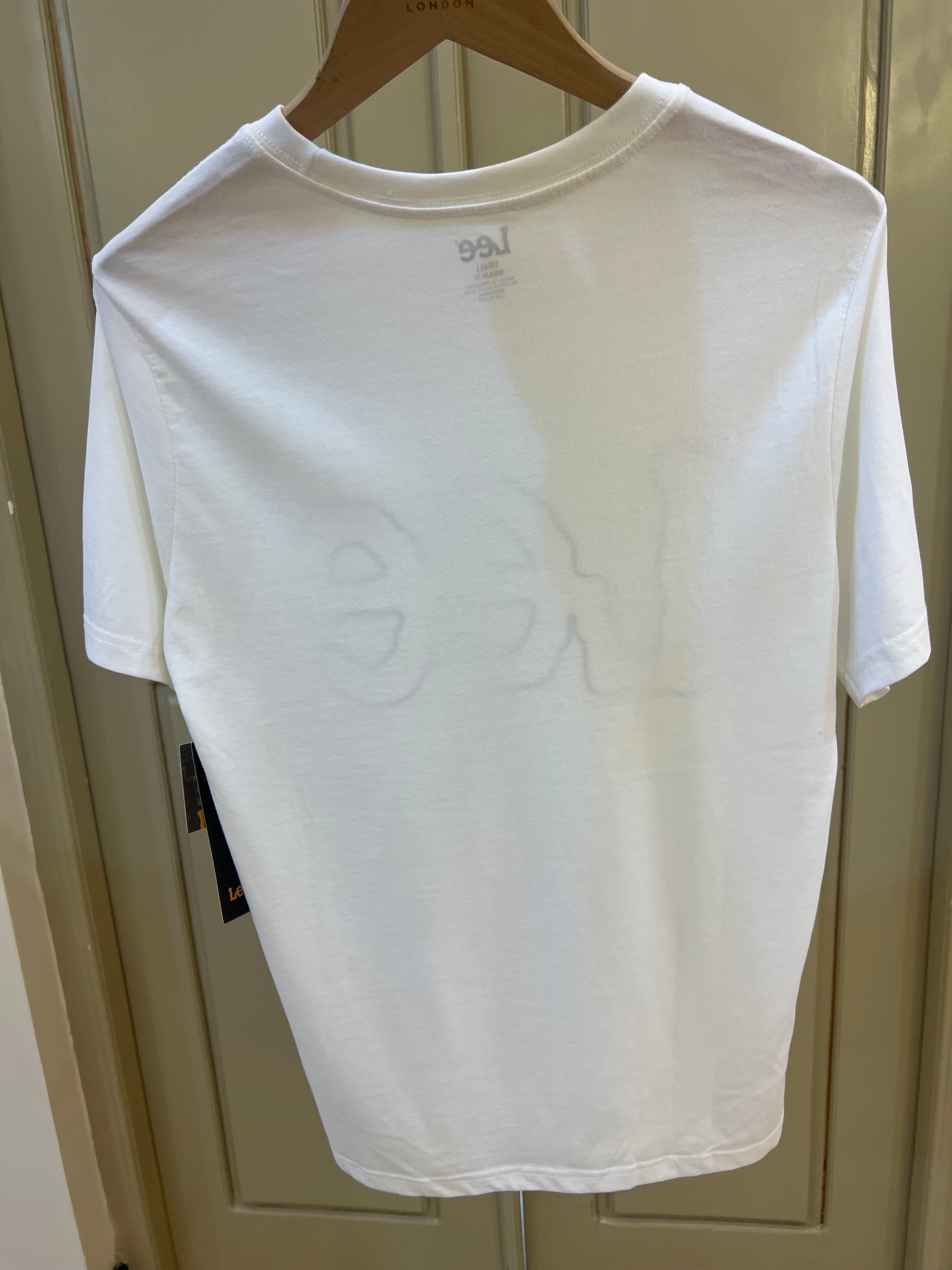 Lee Men's Large Logo T-shirt is a white crew neck tee