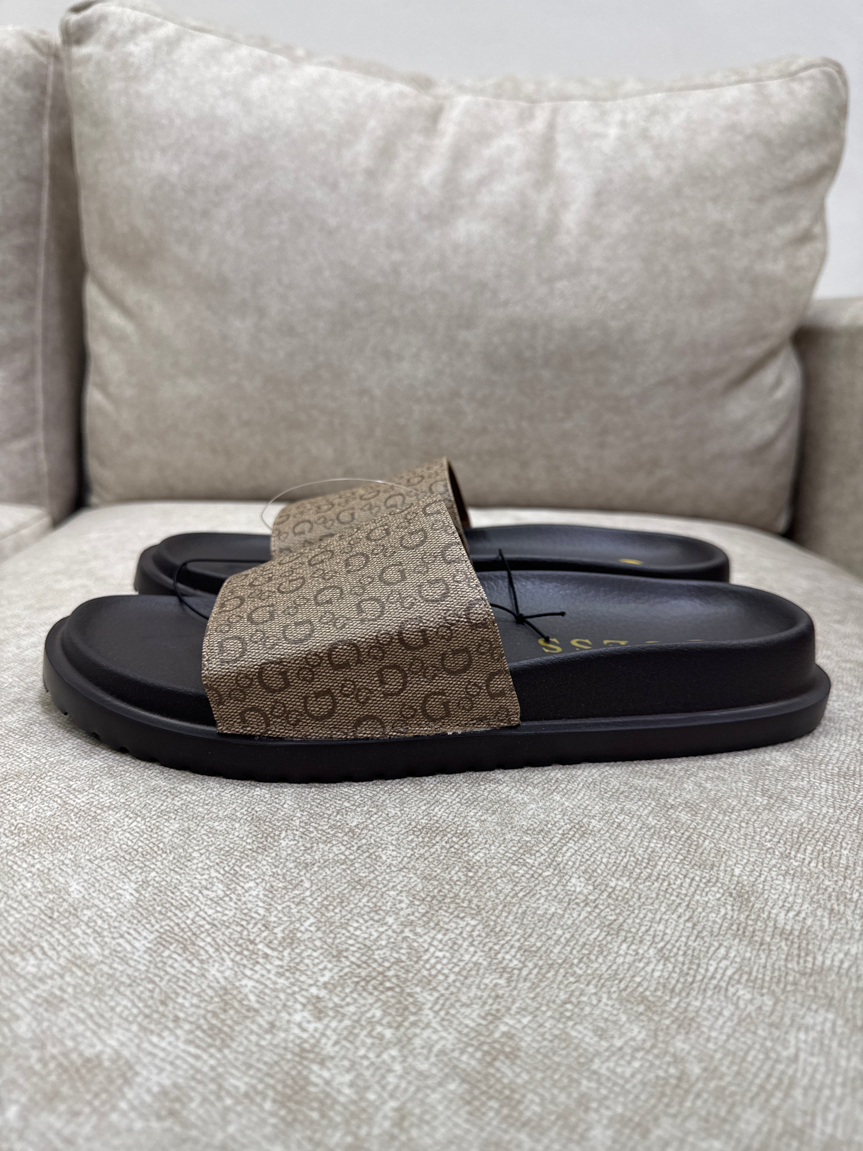 GUESS Margaria Slide