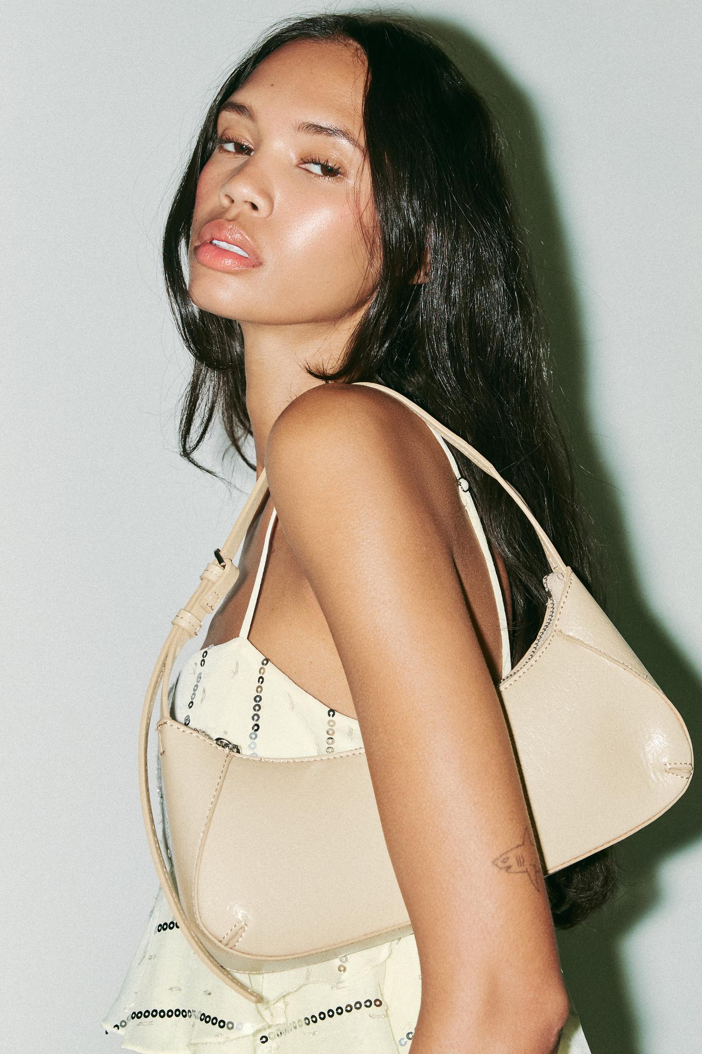 ELONGATED SHOULDER BAG