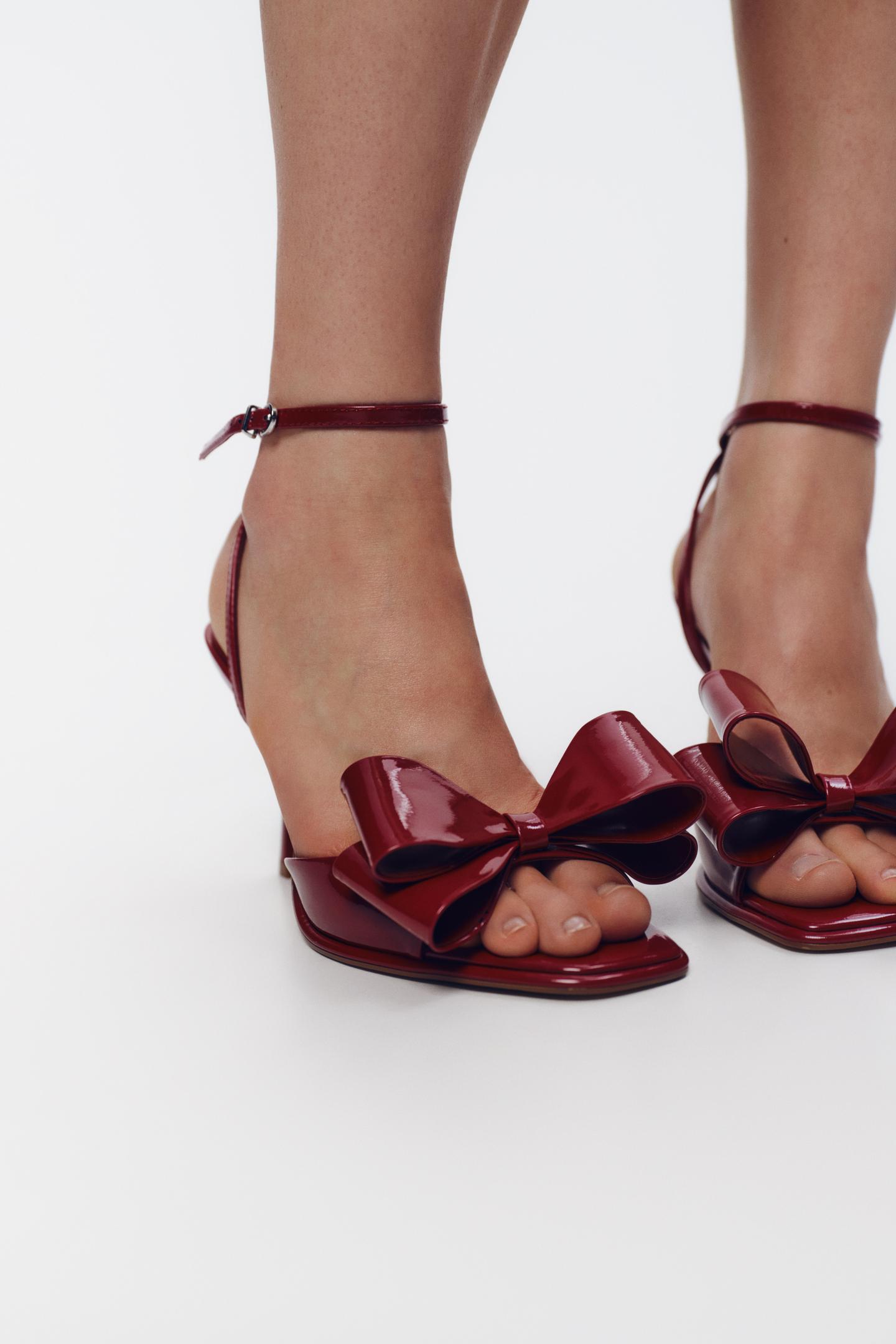 PATENT EFFECT BOW SANDAL