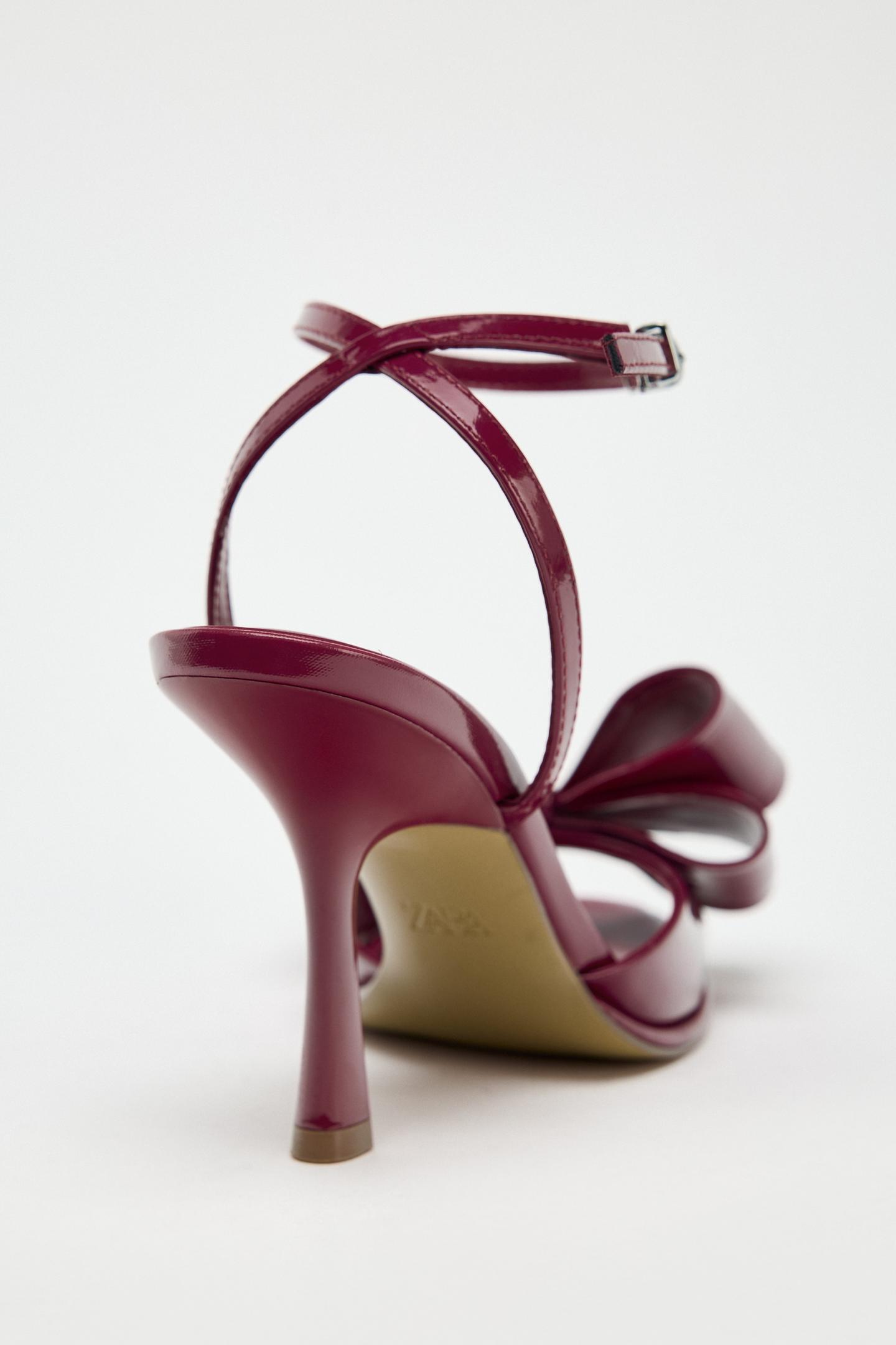 PATENT EFFECT BOW SANDAL