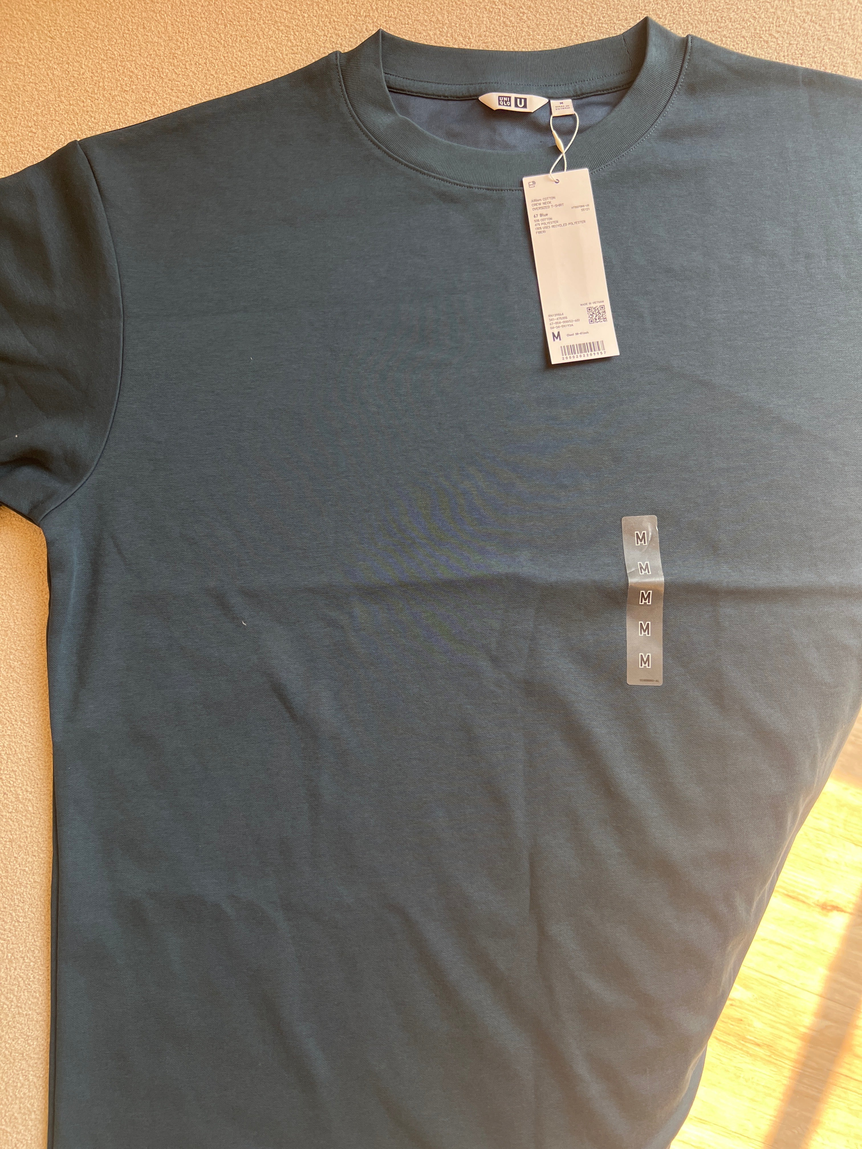 UNIQLO U AIRism Cotton Oversized T-Shirt is crafted with breathable fabric that feels cool to the touch