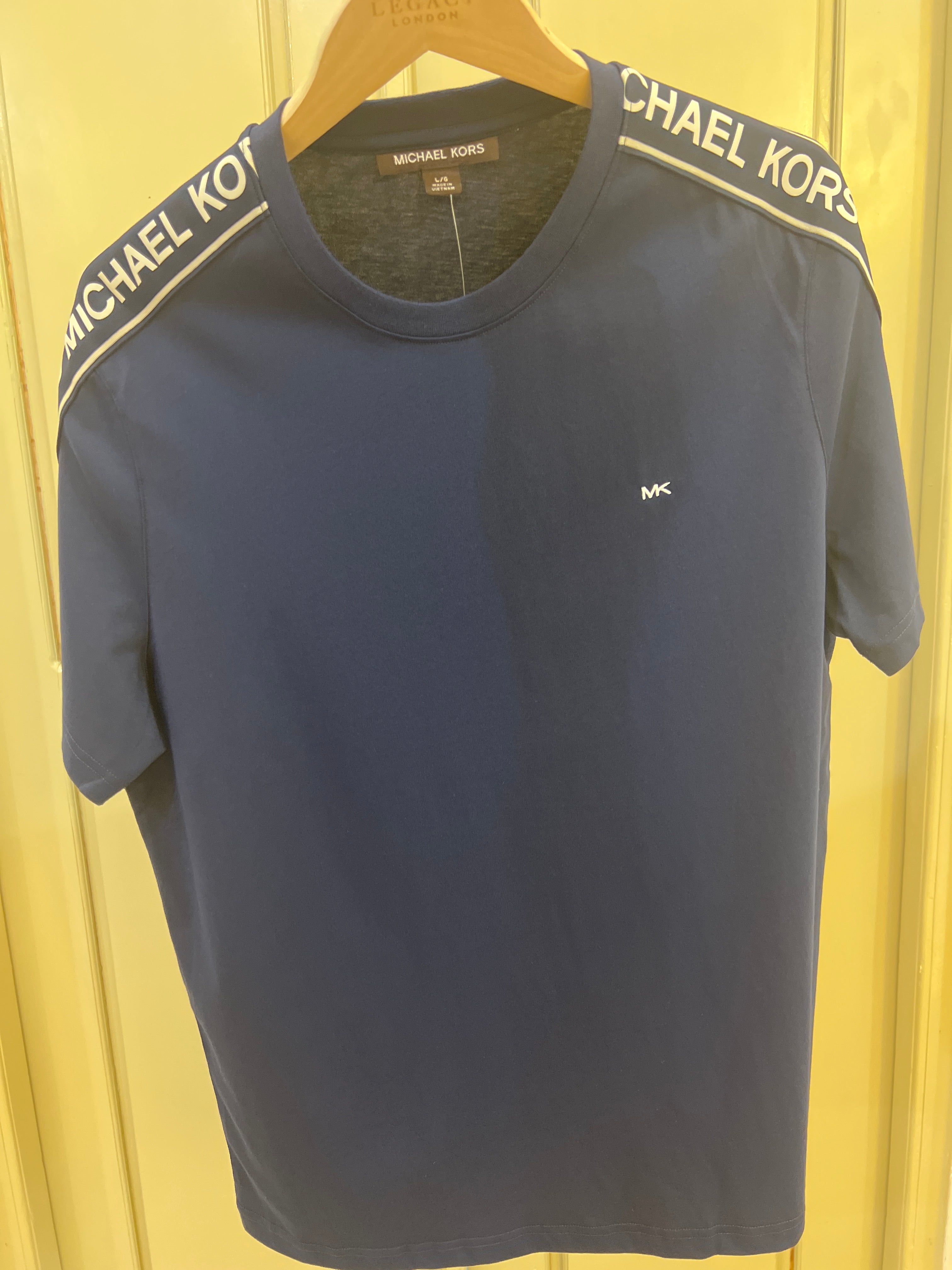 Michael Kors t-shirt features logo-tape detailing on the sleeves