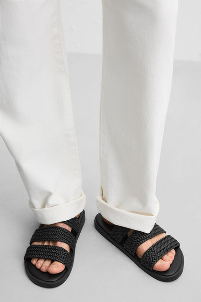 SANDALES À BRIDES TRESSÈES